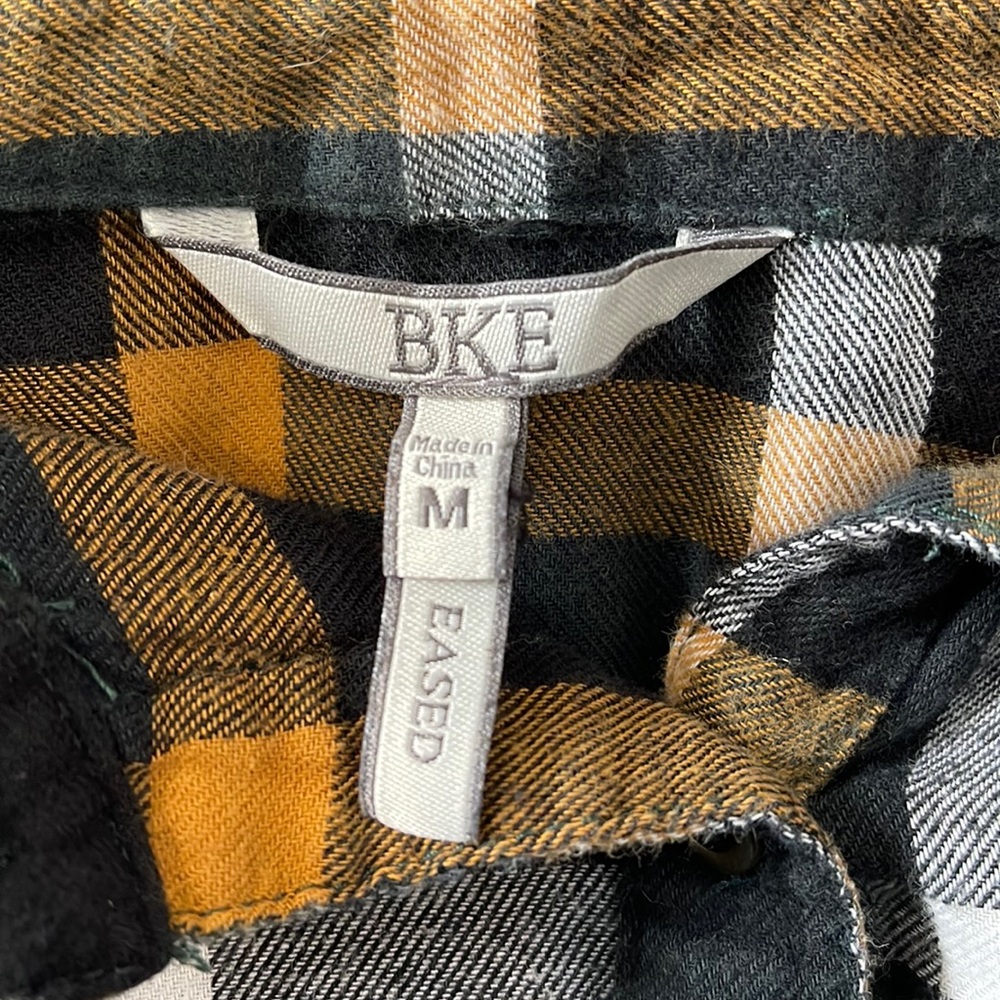 BKE Eased Long Sleeve Plaid Button Front Shirt Womens Medium - Picture 2 of 7